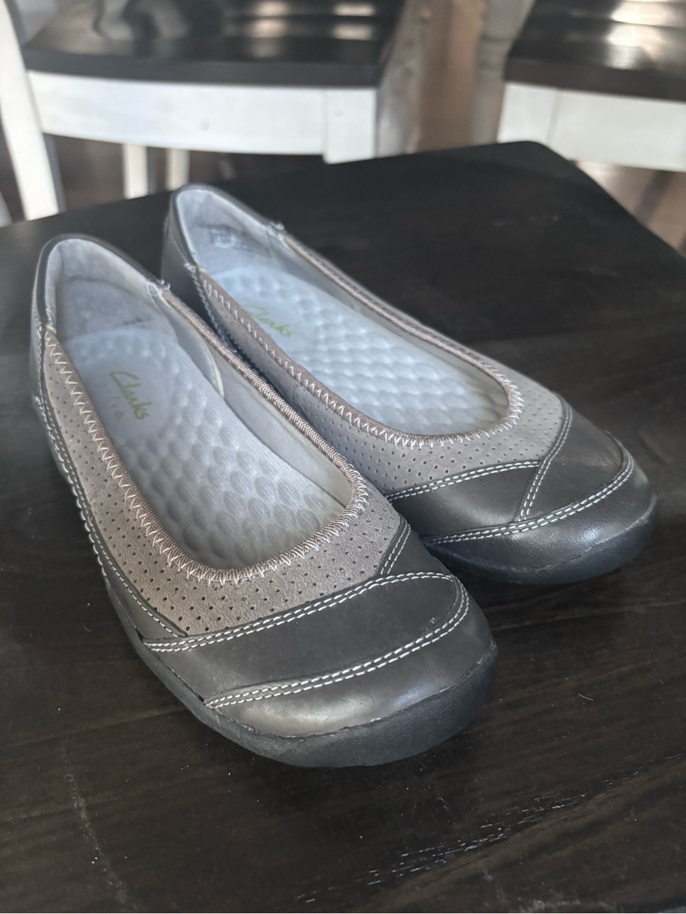 NWT Clarks Women's Leather Gray Perforated Comfort Ballet Flats 6.5